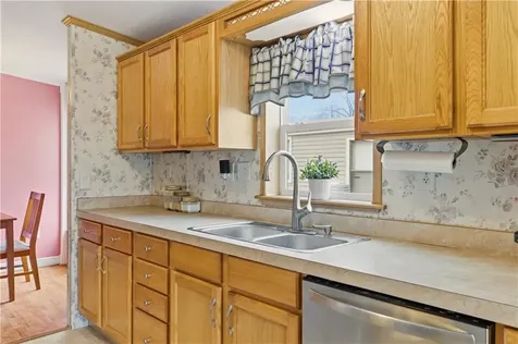 52 Bradley Terrace Portsmouth RI 02871