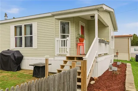 52 Bradley Terrace Portsmouth RI 02871