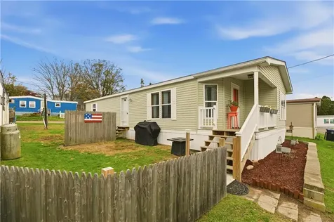 52 Bradley Terrace Portsmouth RI 02871