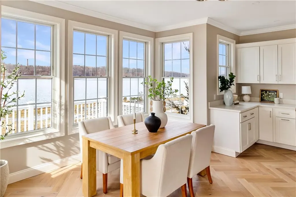 114 East Point Drive East Providence RI 02916