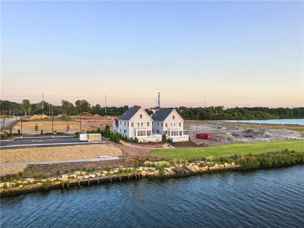 114 East Point Drive East Providence RI 02916