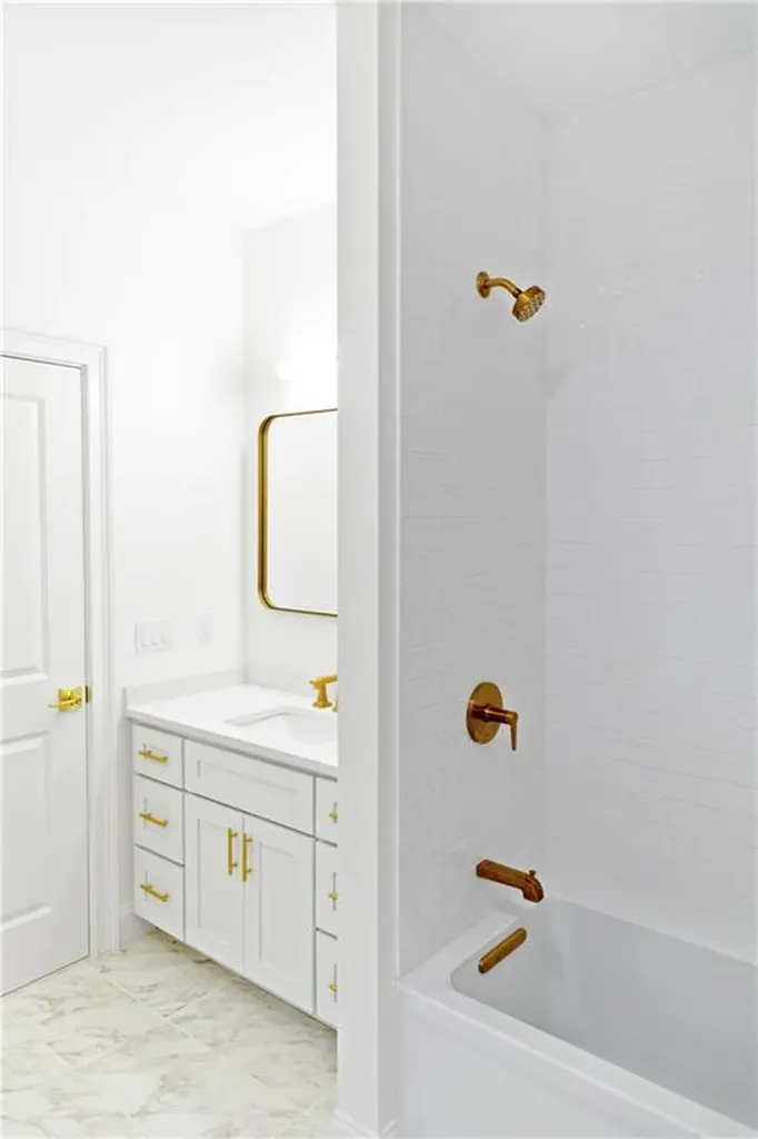 114 East Point Drive East Providence RI 02916