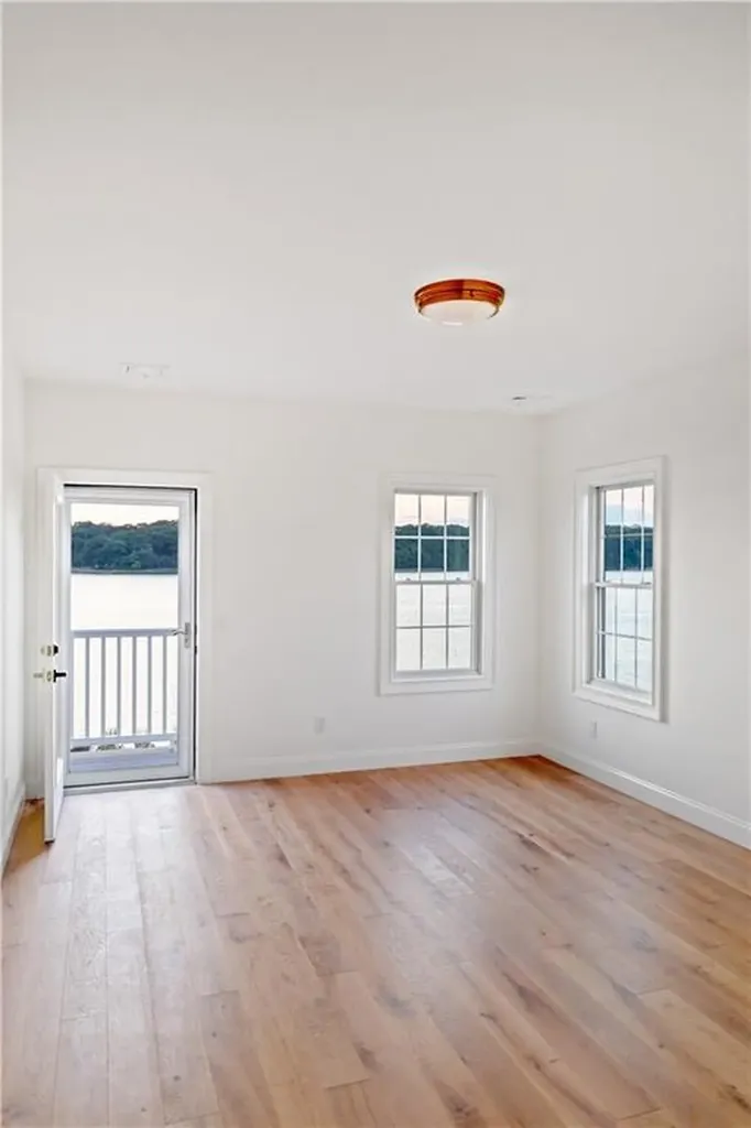 114 East Point Drive East Providence RI 02916