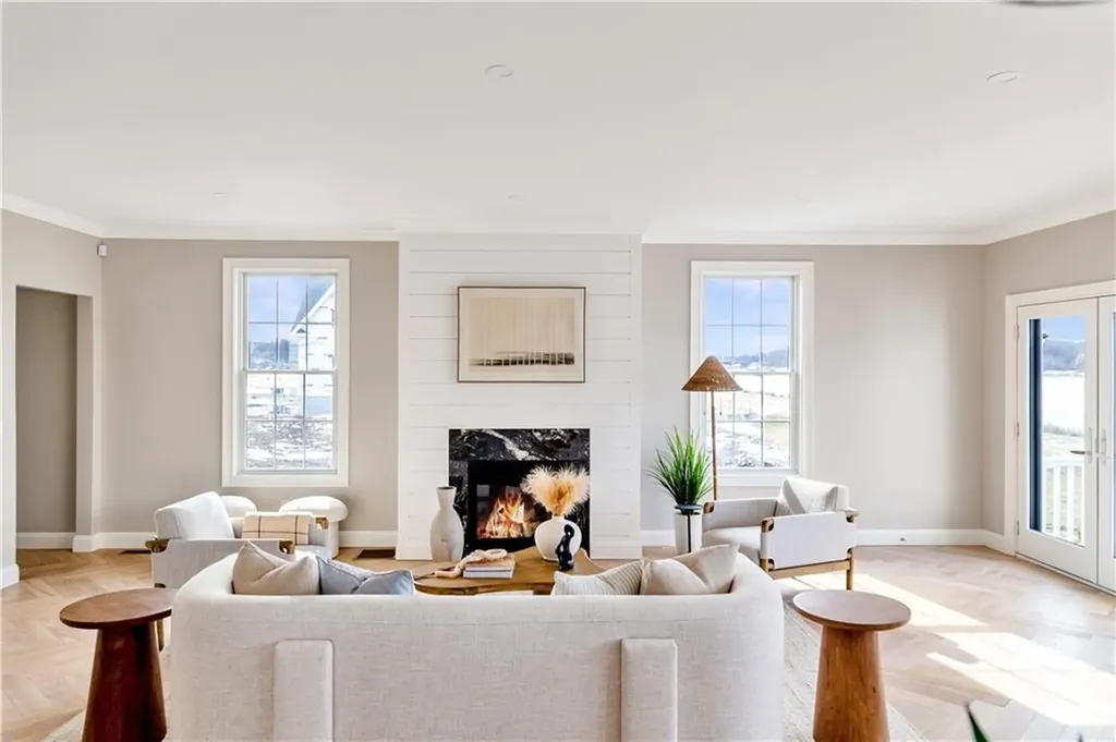 114 East Point Drive East Providence RI 02916