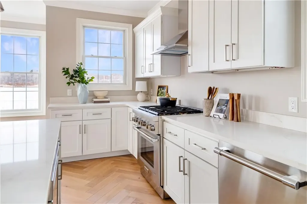 114 East Point Drive East Providence RI 02916