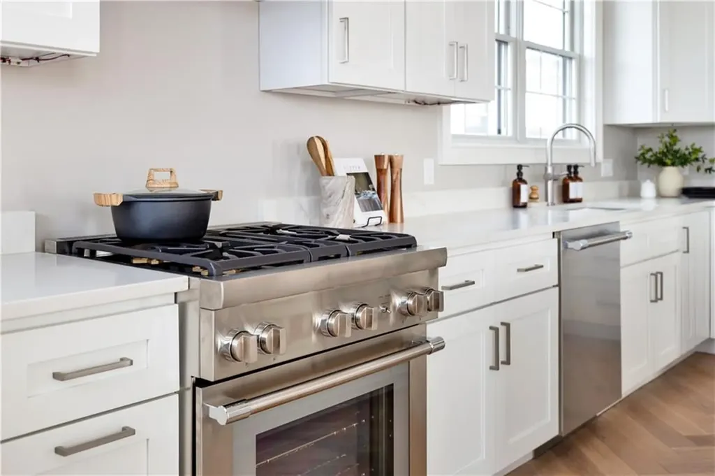 114 East Point Drive East Providence RI 02916