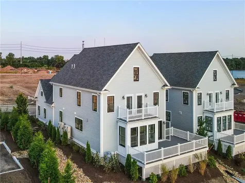 114 East Point Drive East Providence RI 02916