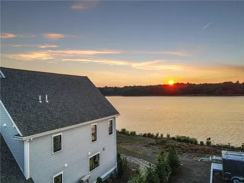 114 East Point Drive East Providence RI 02916