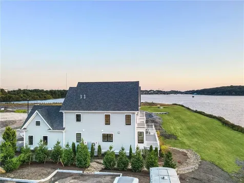 114 East Point Drive East Providence RI 02916