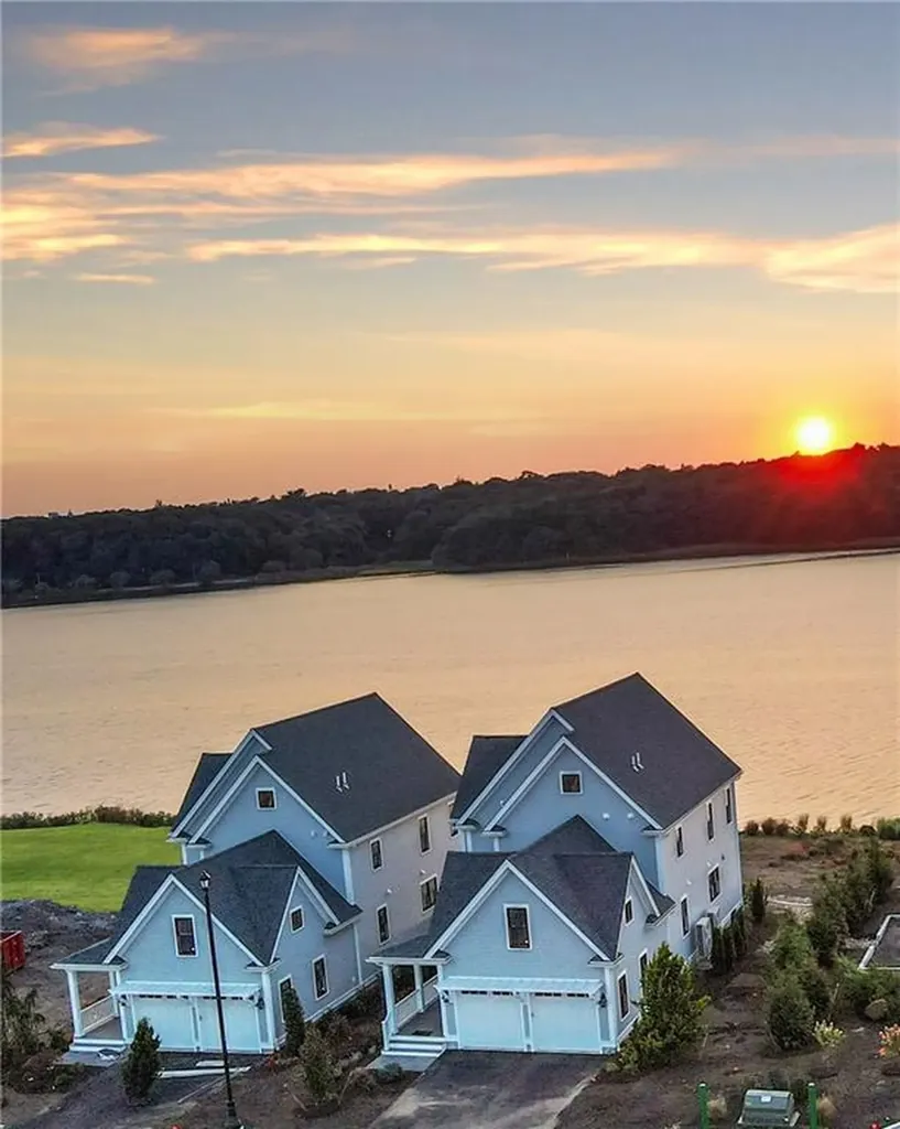132 East Point Drive East Providence RI 02916