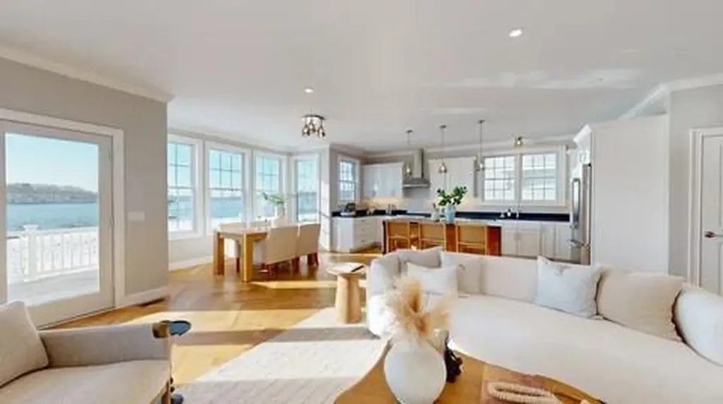 132 East Point Drive East Providence RI 02916