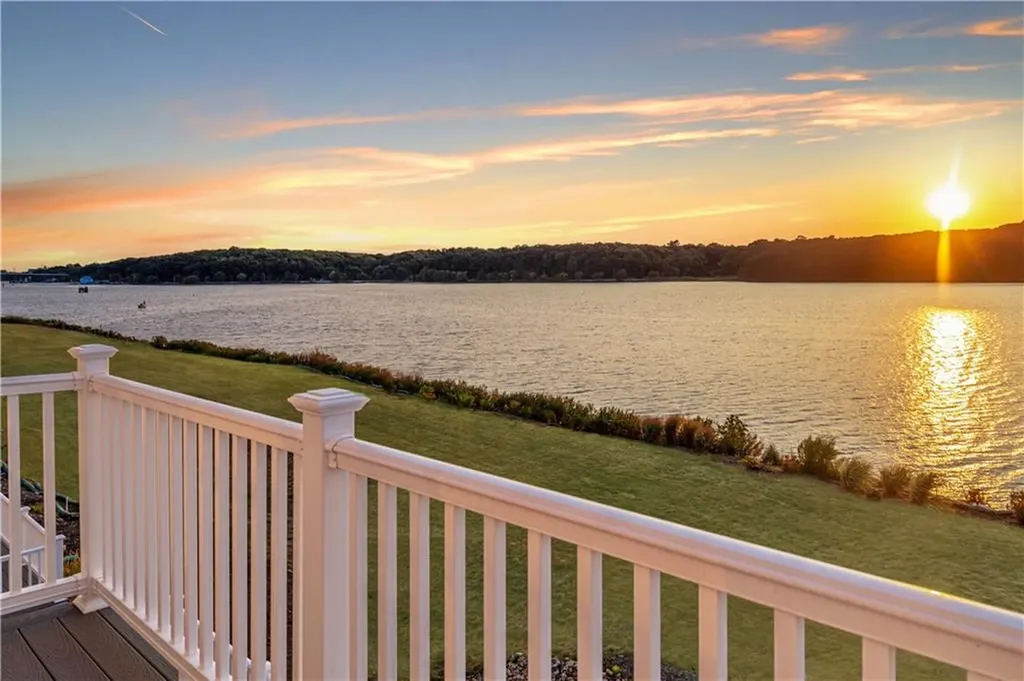 132 East Point Drive East Providence RI 02916