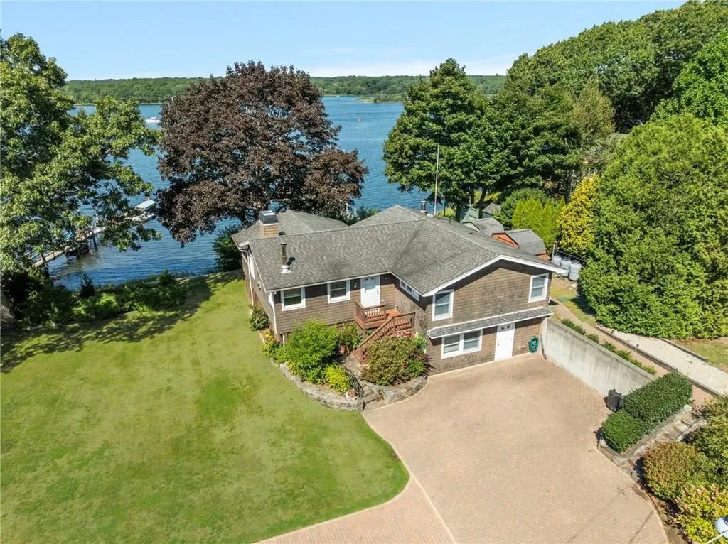 14 Betty Hill Road Narragansett RI 02882
