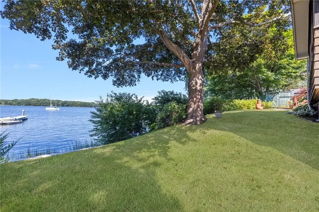 14 Betty Hill Road Narragansett RI 02882