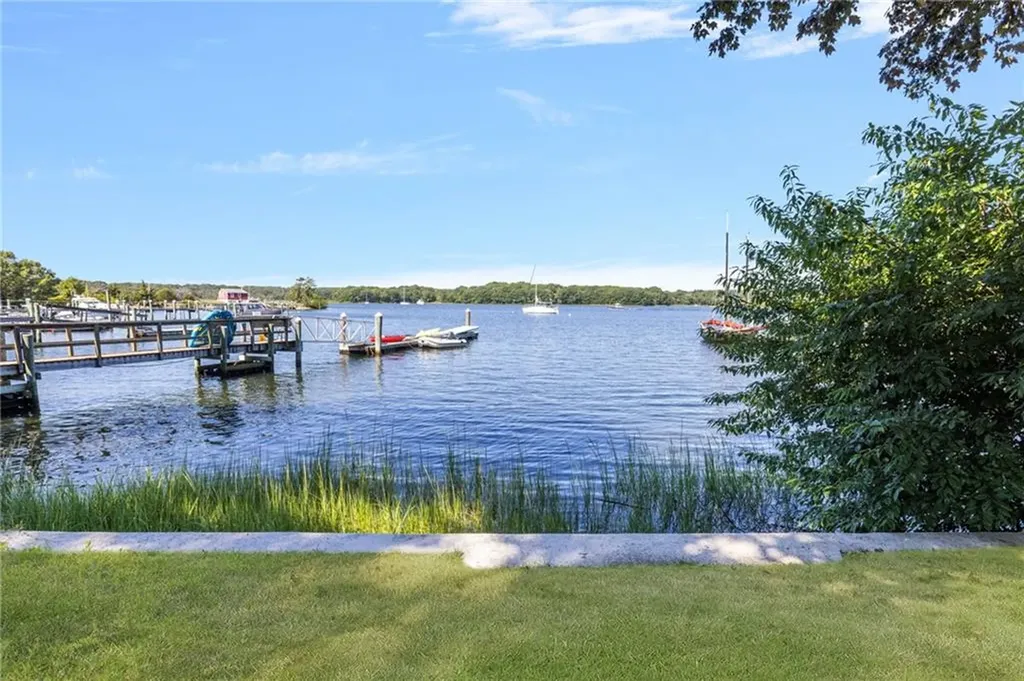 14 Betty Hill Road Narragansett RI 02882