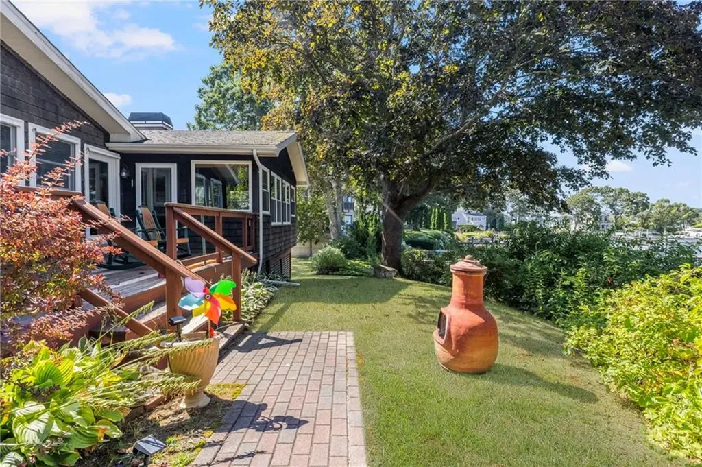 14 Betty Hill Road Narragansett RI 02882