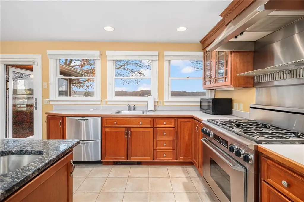 14 Betty Hill Road Narragansett RI 02882