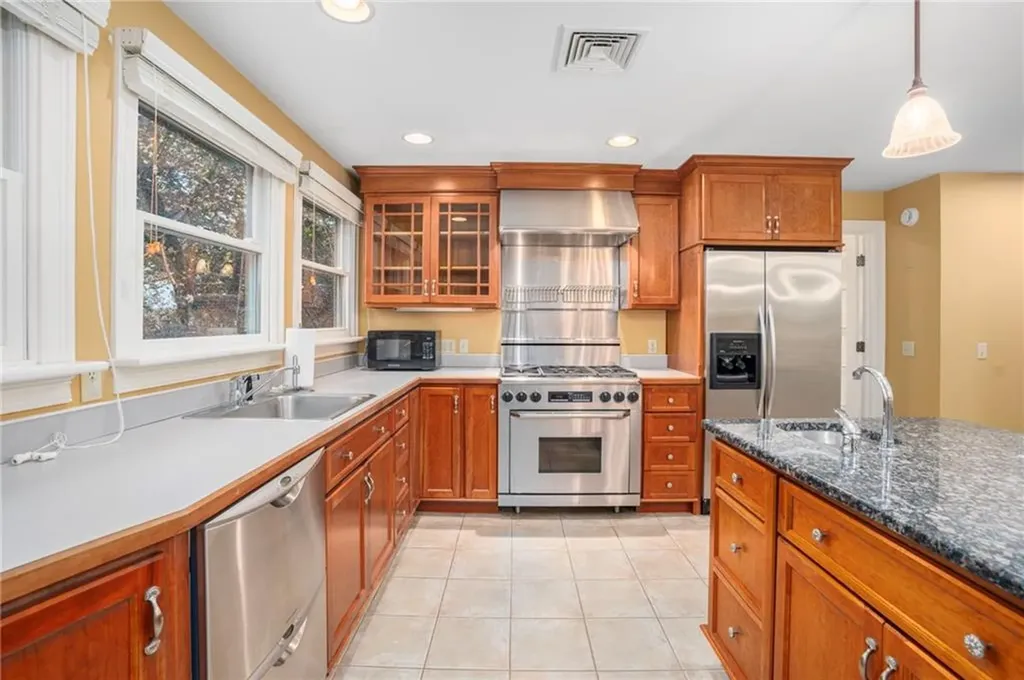 14 Betty Hill Road Narragansett RI 02882