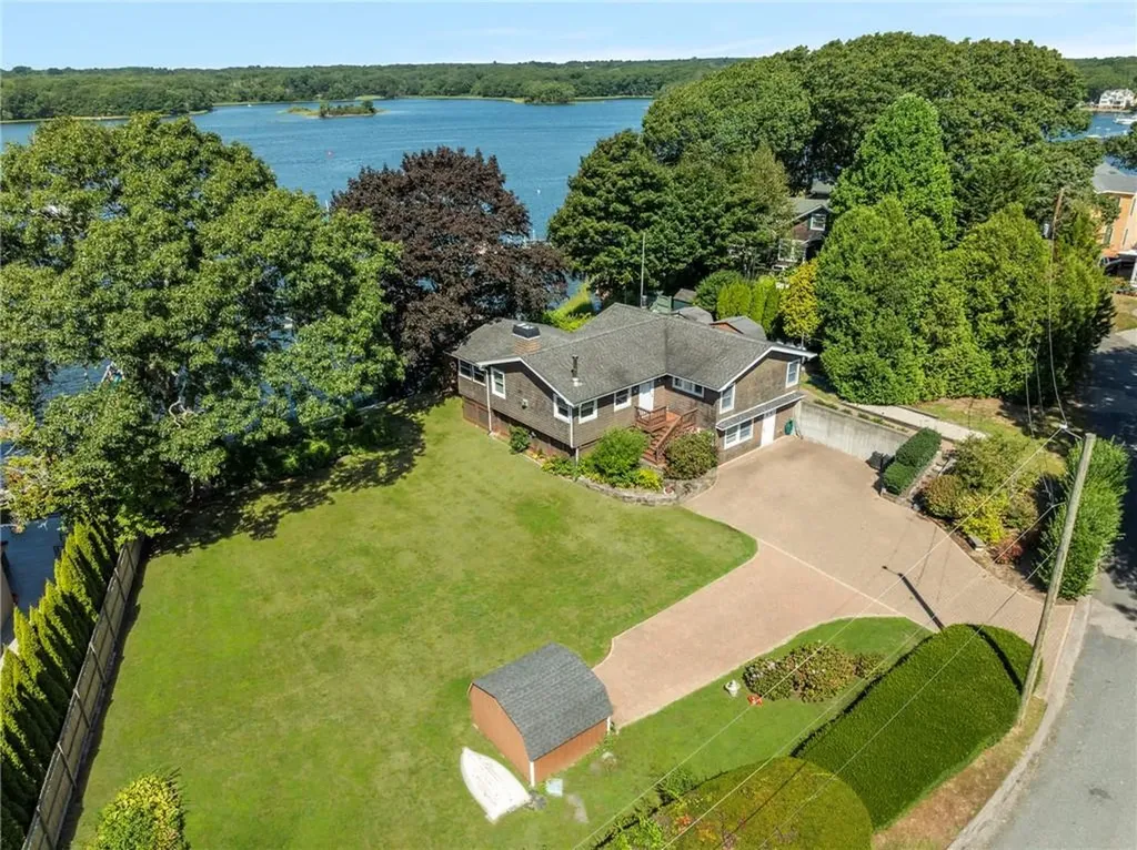 14 Betty Hill Road Narragansett RI 02882