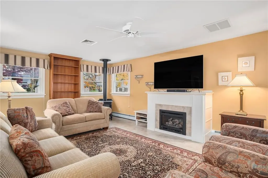 14 Betty Hill Road Narragansett RI 02882