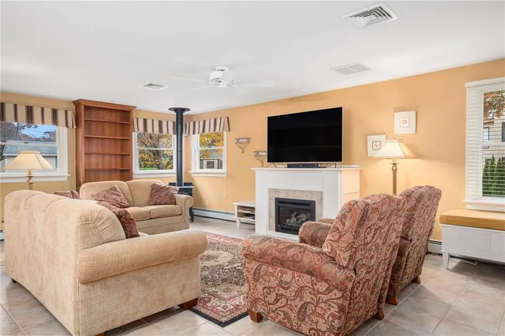 14 Betty Hill Road Narragansett RI 02882