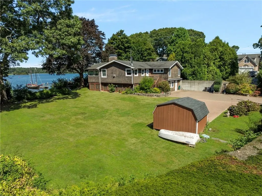 14 Betty Hill Road Narragansett RI 02882