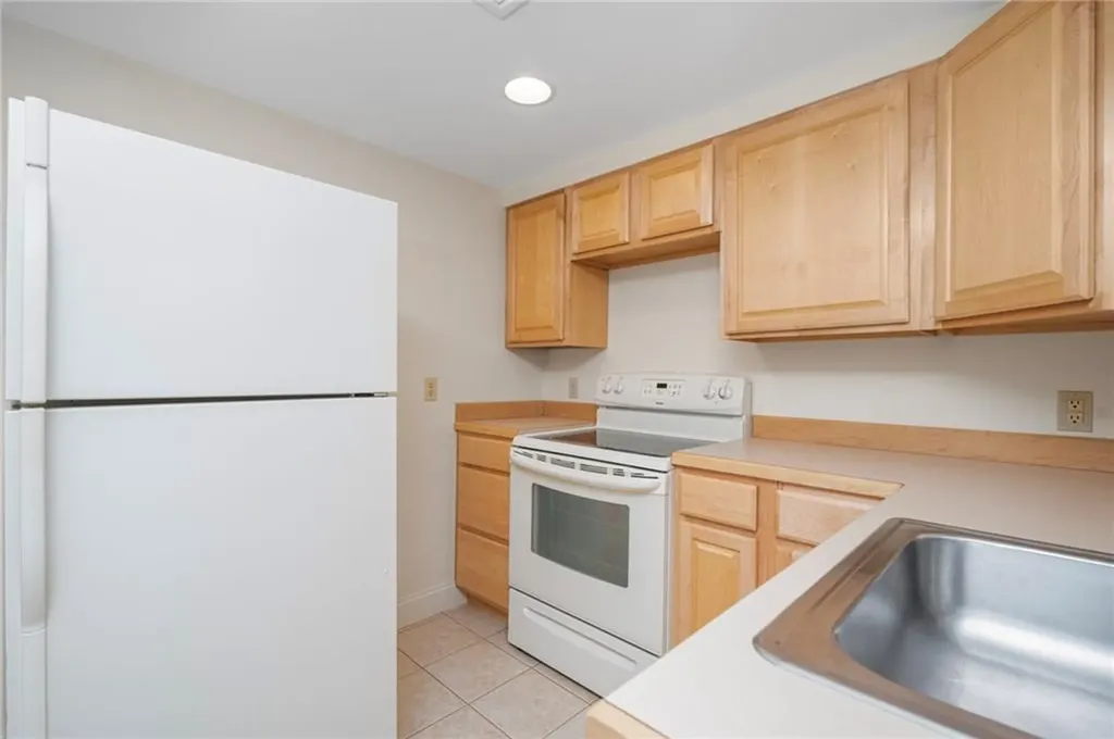 14 Betty Hill Road Narragansett RI 02882
