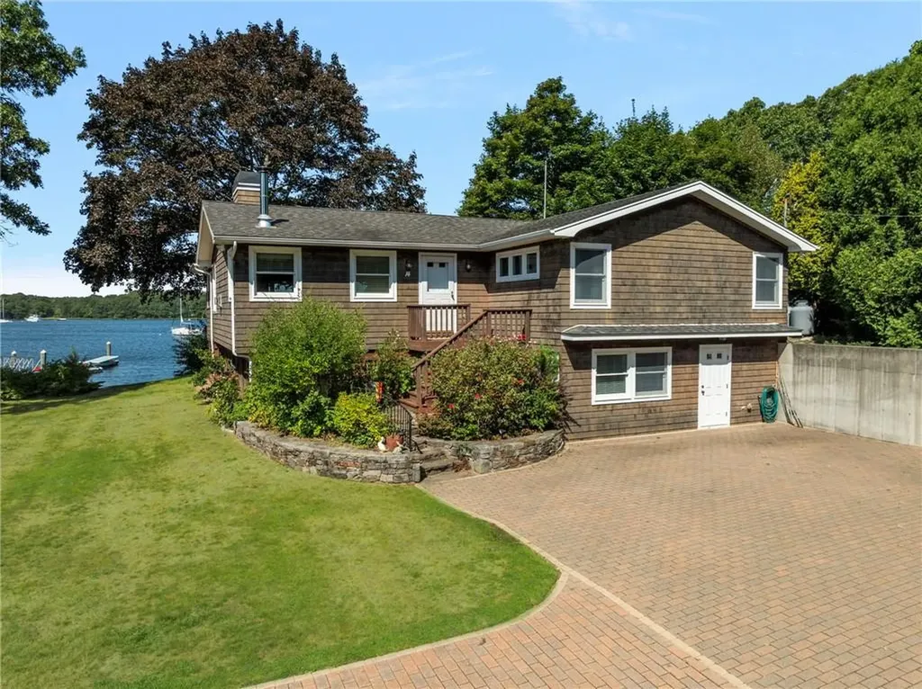 14 Betty Hill Road Narragansett RI 02882