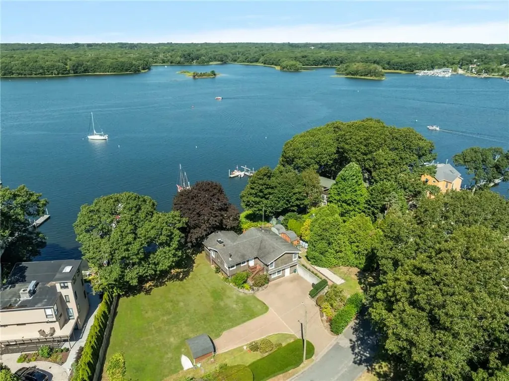14 Betty Hill Road Narragansett RI 02882
