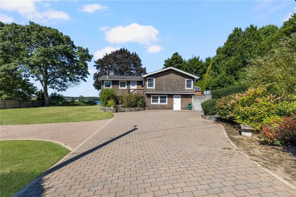 14 Betty Hill Road Narragansett RI 02882