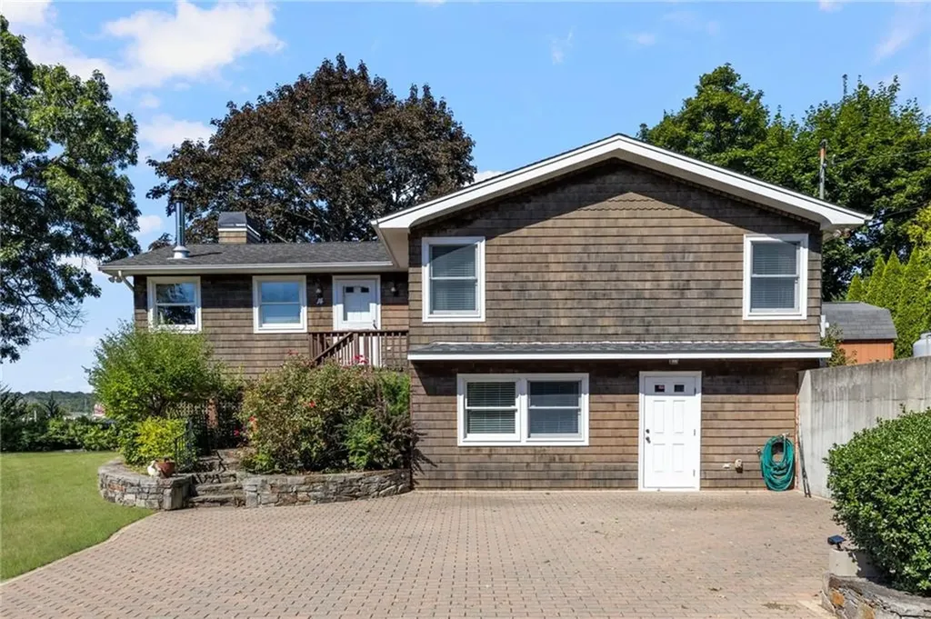 14 Betty Hill Road Narragansett RI 02882