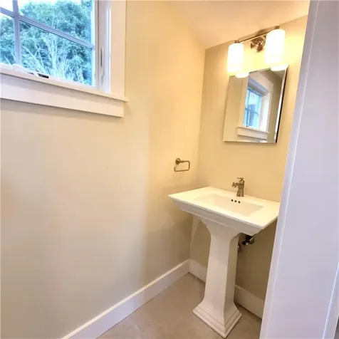 33 Sakonnet Drive Portsmouth RI 02871