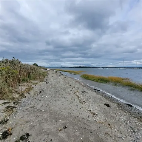 33 Sakonnet Drive Portsmouth RI 02871