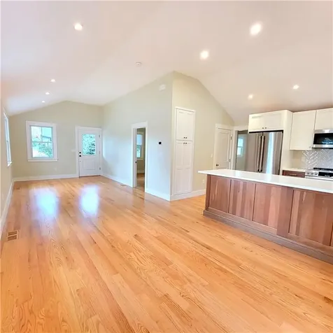 33 Sakonnet Drive Portsmouth RI 02871