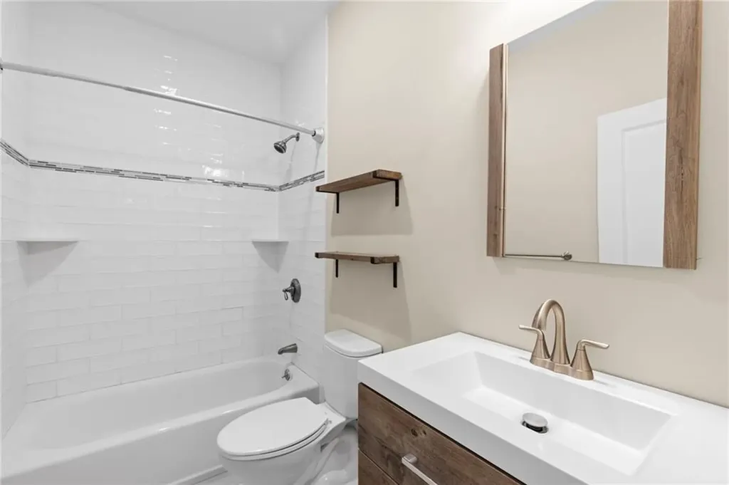 5 W Glen Lane West Warwick RI 02893