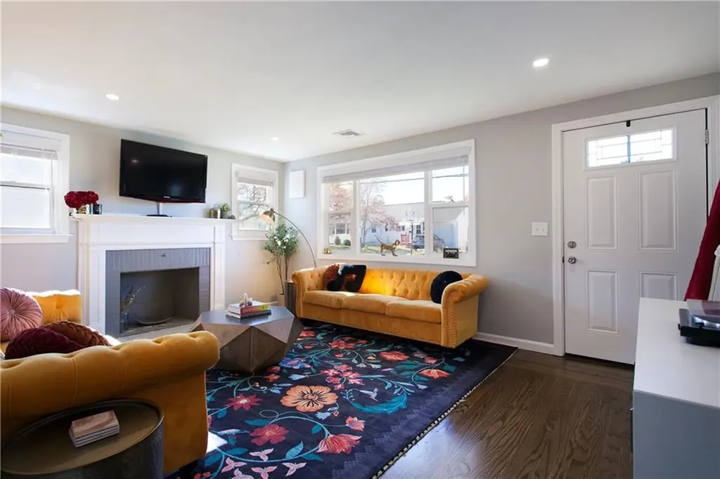8 Summit Avenue Johnston RI 02919