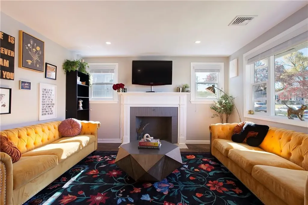 8 Summit Avenue Johnston RI 02919