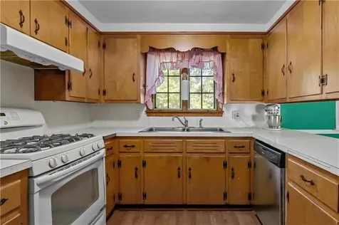 40 Aaron Avenue Bristol RI 02809