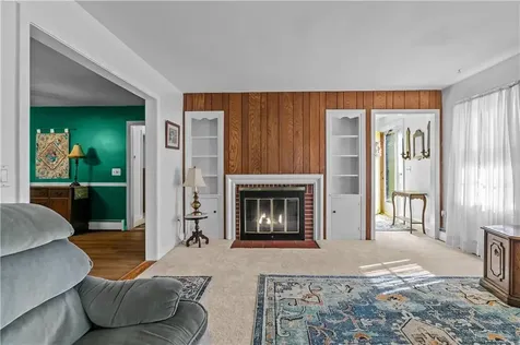 40 Aaron Avenue Bristol RI 02809