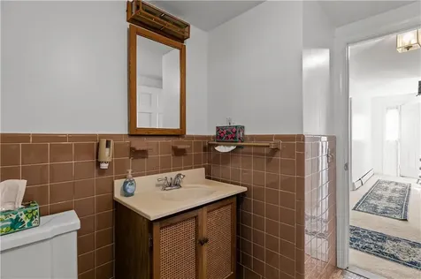 40 Aaron Avenue Bristol RI 02809