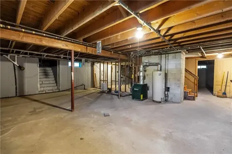 40 Aaron Avenue Bristol RI 02809