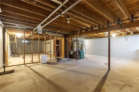 40 Aaron Avenue Bristol RI 02809