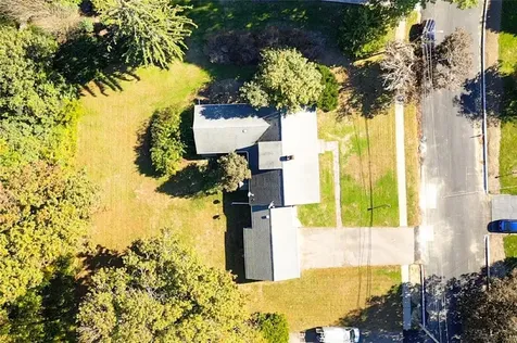 40 Aaron Avenue Bristol RI 02809