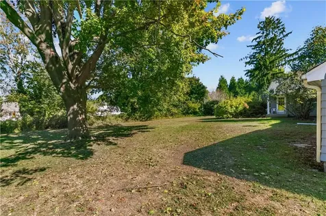 40 Aaron Avenue Bristol RI 02809