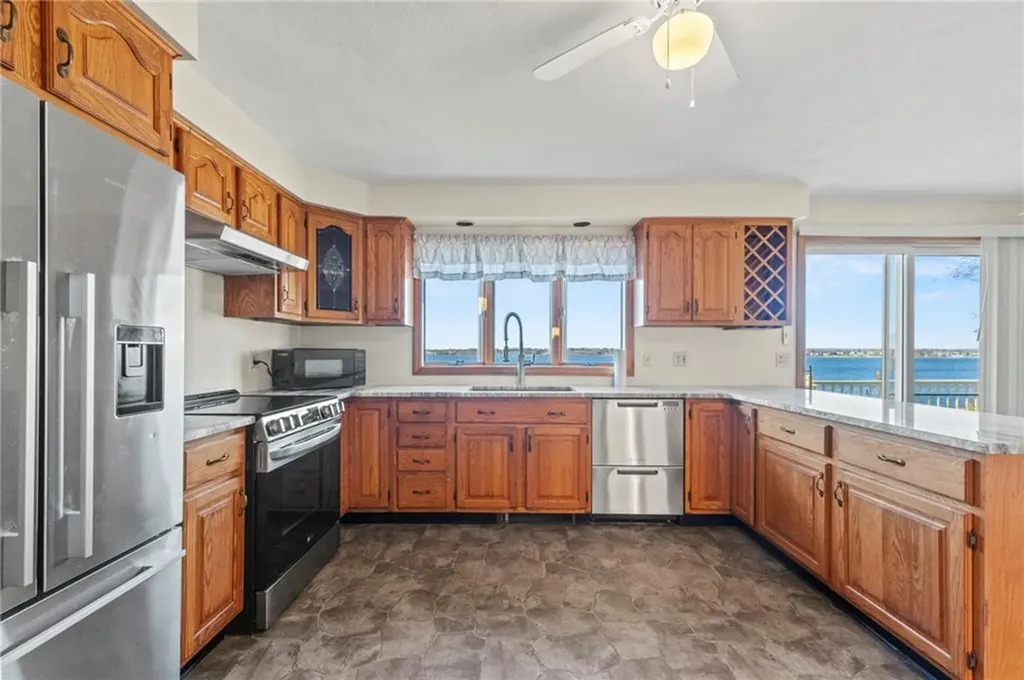 3 White Avenue East Providence RI 02915