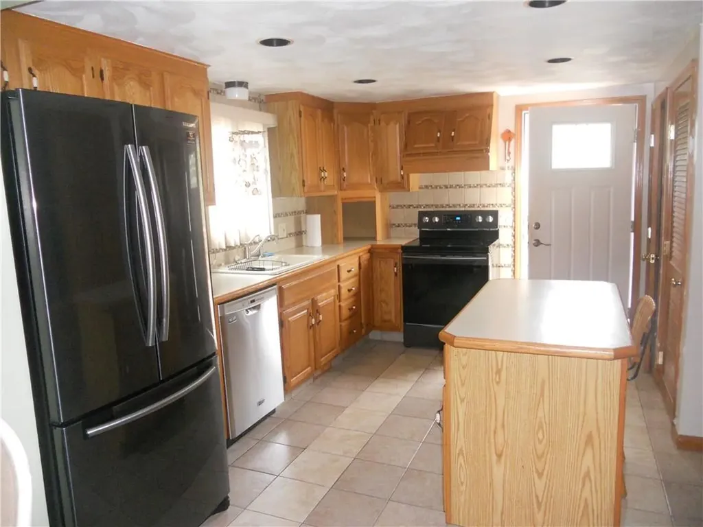 20 Anchorage Road Narragansett RI 02882