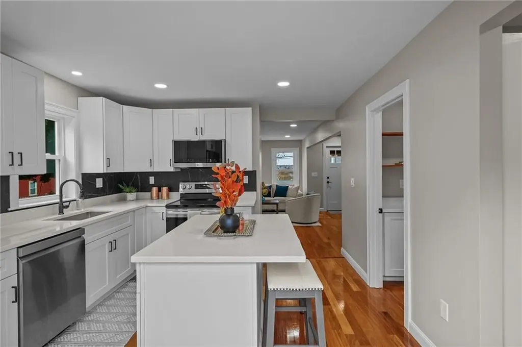 25 Tecumseh Street Providence RI 02906