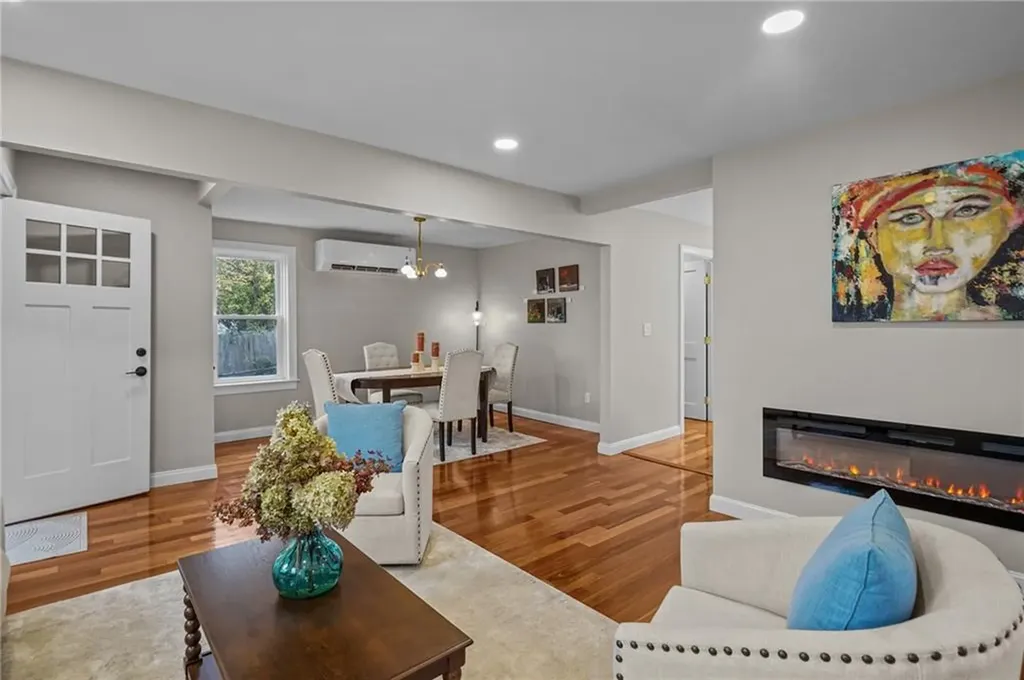 25 Tecumseh Street Providence RI 02906