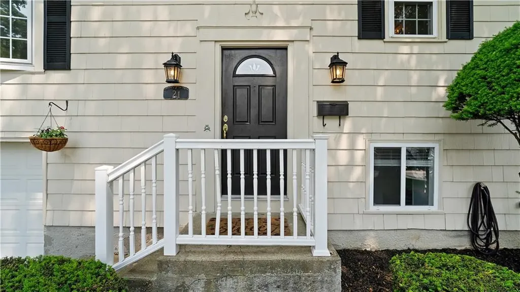 21 Orford Street North Providence RI 02904