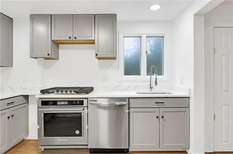 20 Holly Hill Court East Greenwich RI 02818